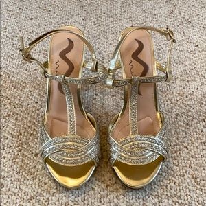 NWOT Gold + Glittery NINA Cocktail / Evening Shoes